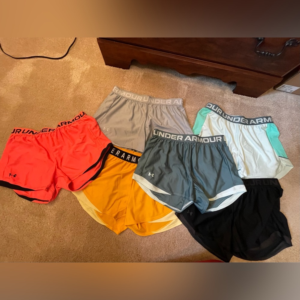 Women’s UA shorts